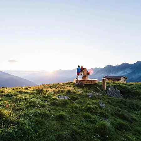 Luxalpine Haus Alpenkoenigin Mit Naturpanorama Gefuellt Mit Heilsamer Zirbenluft Apartment Neustift im Stubaital