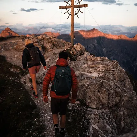 Luxalpine Haus Alpenkoenigin Mit Naturpanorama Gefuellt Mit Heilsamer Zirbenluft *